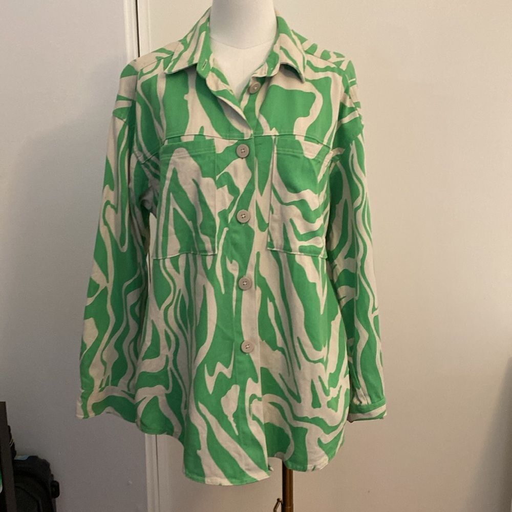 Monki Cotton Twill Swirl Print Shirt in Green Size Small - Picture 5 of 13